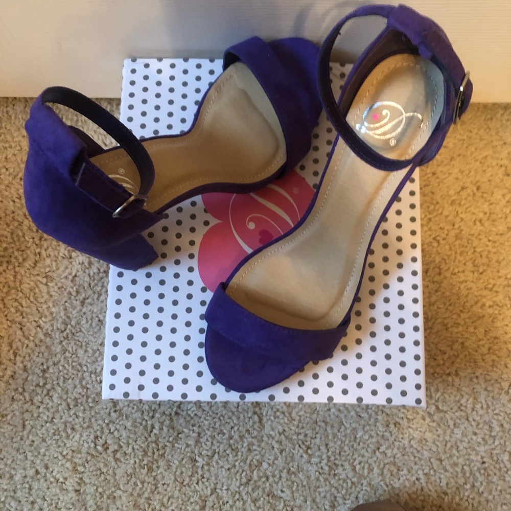 👠 - Picture 3 of 5